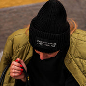 Lã Preta gorro - Cats & Wine Make Everything Fine 